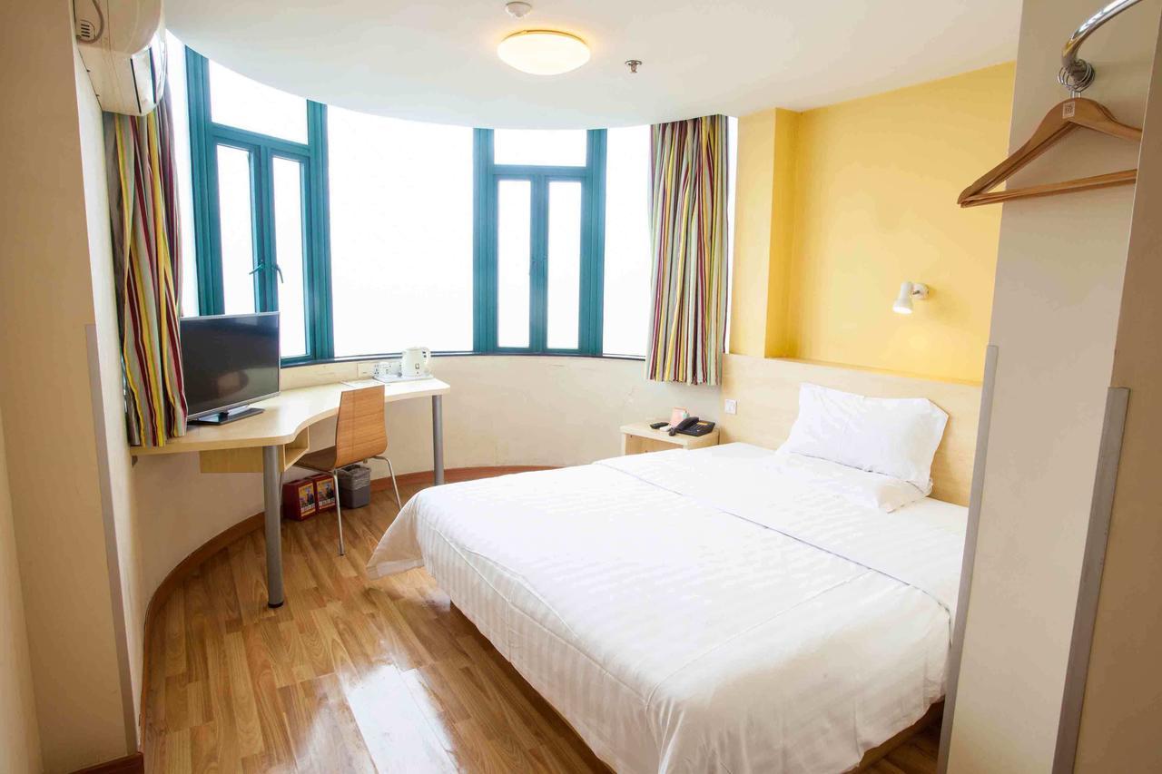 7Days Inn Xianning Hot Spring Pedestrian Street Shopping Park Exterior foto