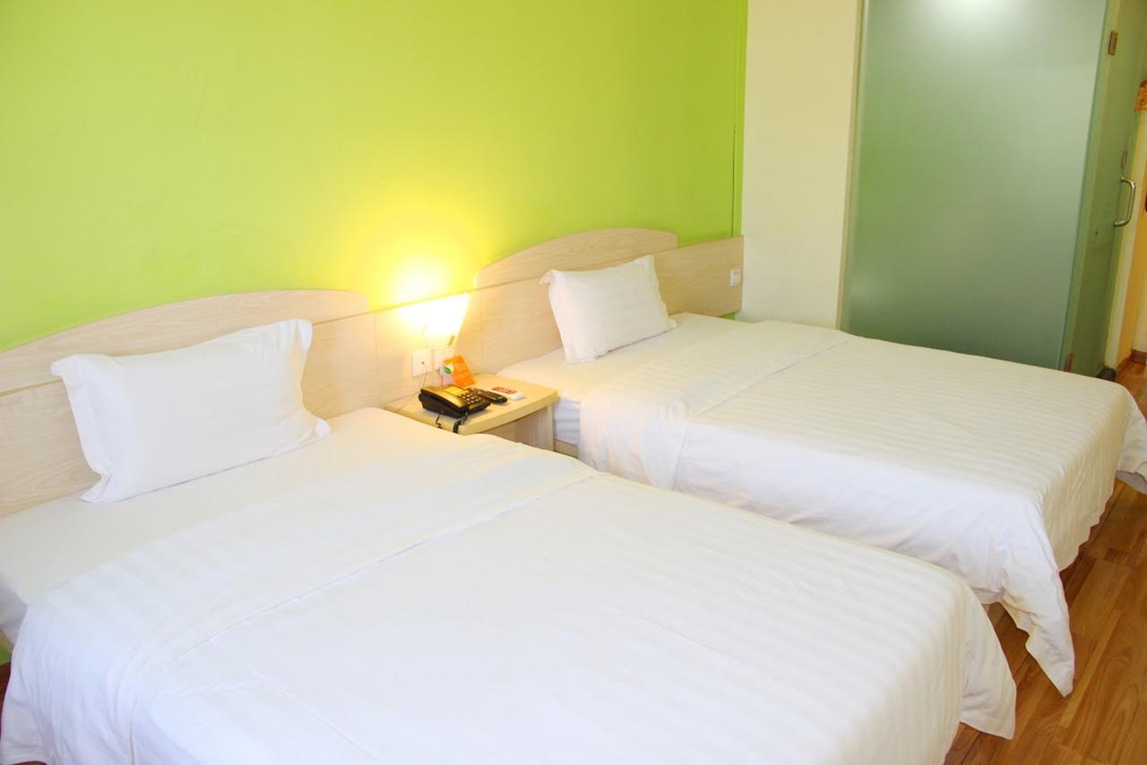 7Days Inn Xianning Hot Spring Pedestrian Street Shopping Park Exterior foto