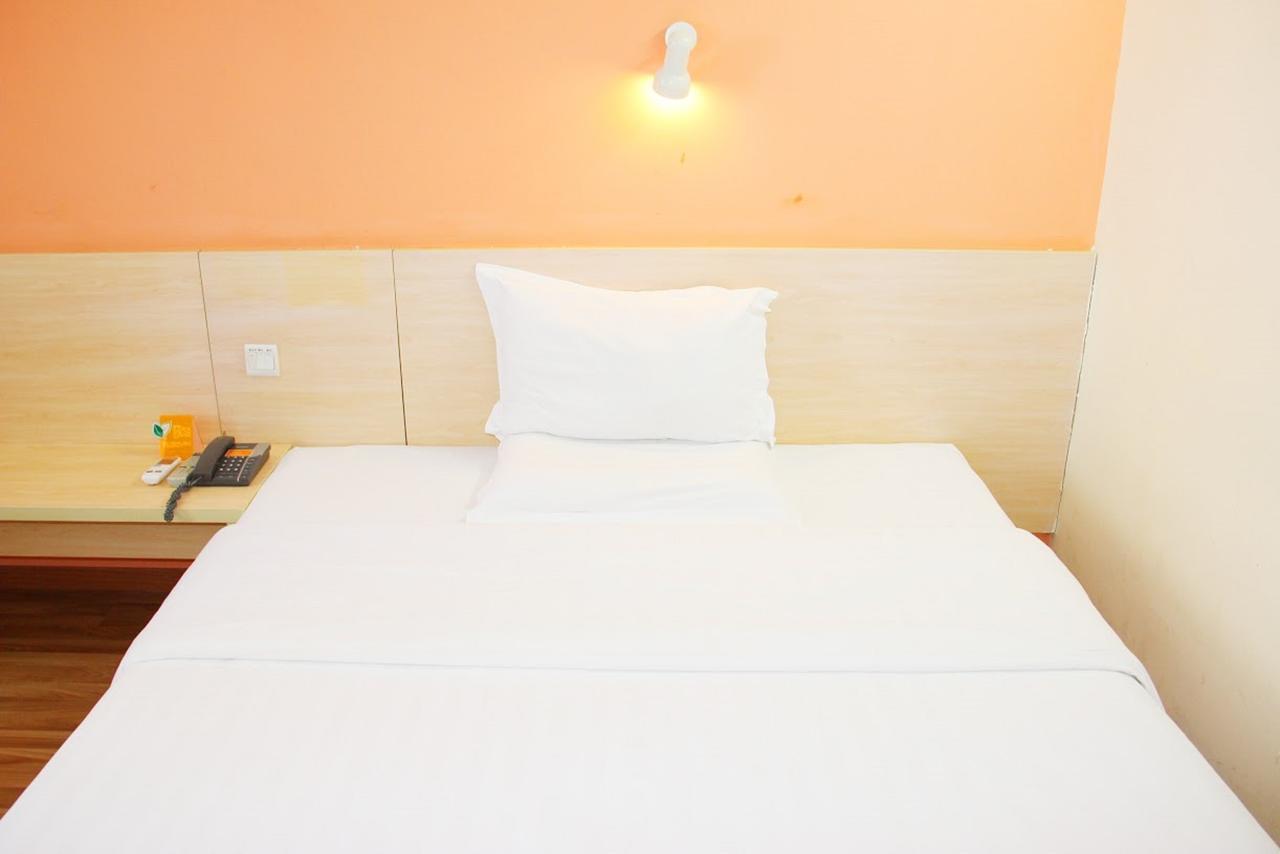 7Days Inn Xianning Hot Spring Pedestrian Street Shopping Park Exterior foto
